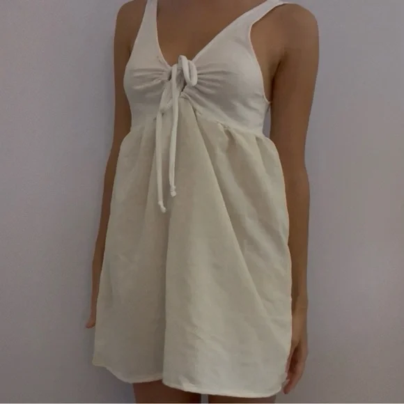 White and cream linen key hole tie babydoll sleeveless mini dress - Picture 2 of 6